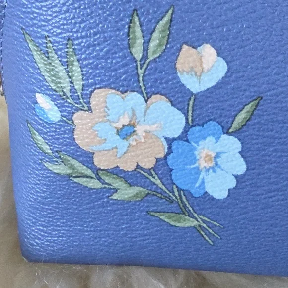 Adorable NWT Coach Tossed Daisy Dark Periwinkle Zippered Cosmetics Case 💙🌼🎁💚 - Picture 3 of 13